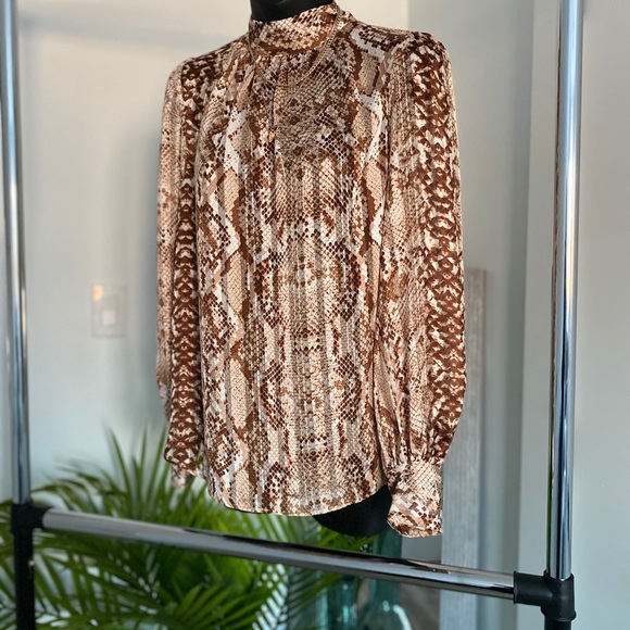 H&M SNAKE SKIN BLOUSE - NWT - SIZE 2 - Picture 3 of 8